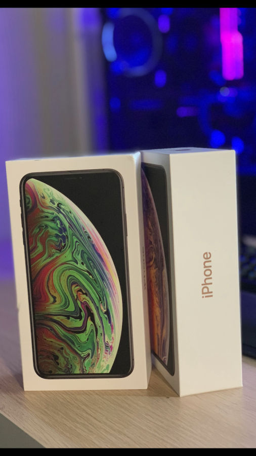 Both the iPhone XS and the XS Max are ready to release in all electronic stores.