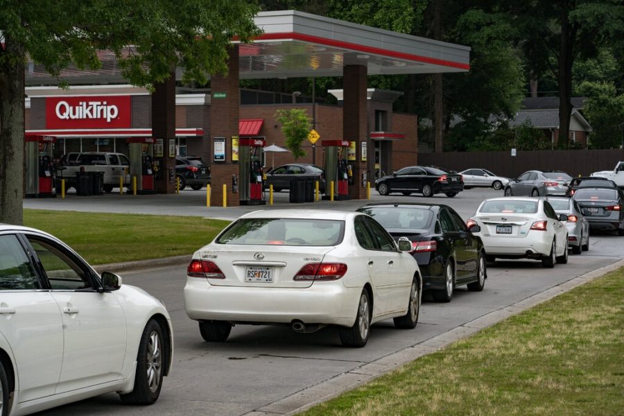 Cars waiting in line for gas after the Colonial Pipeline got hacked. Photo by: Megan Varner/Getty.