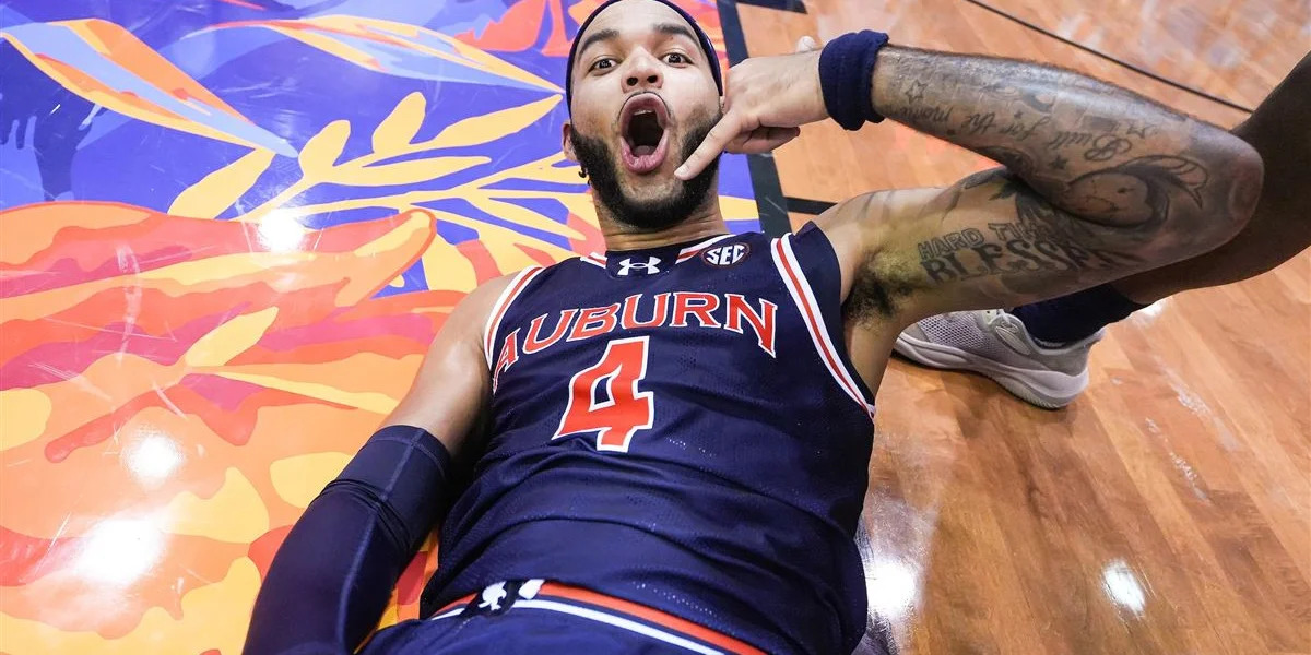 Johni Broome using the “Call God” emote after his game winning put back vs Iowa St.