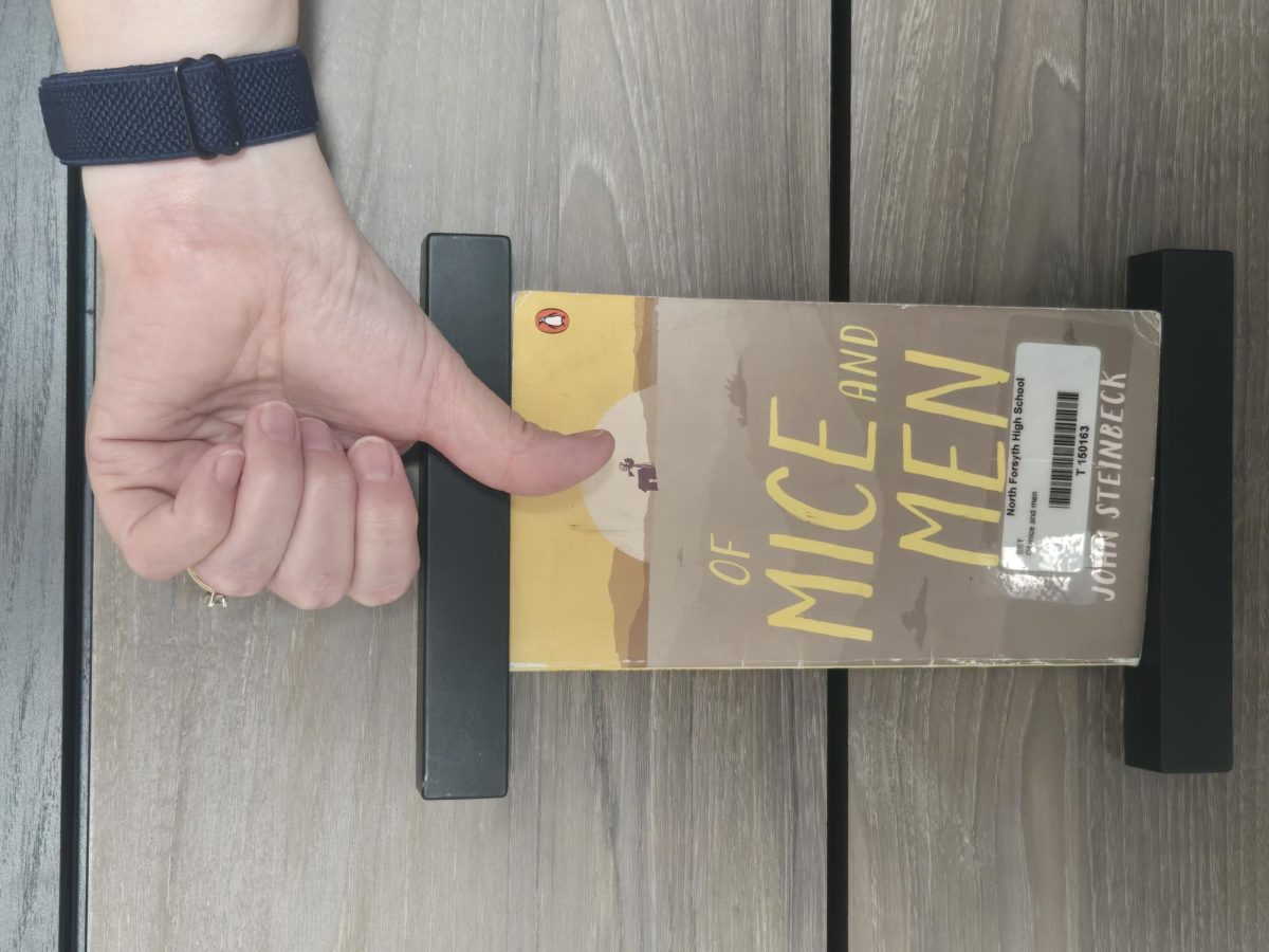 I dislike the ending of “Of Mice and Men.”
